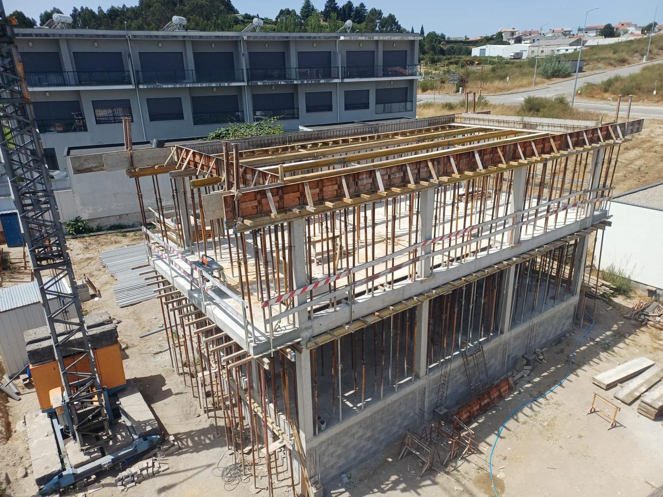 Estrutura de dois pisos de uma das moradias — Casas de Boim, Lousada