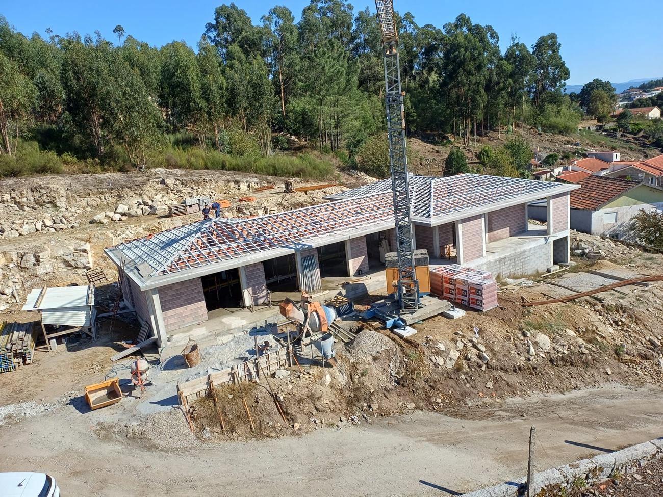 Casa de São Miguel, Termas de São Vicente, Penafiel — vista aérea da moradia em construção