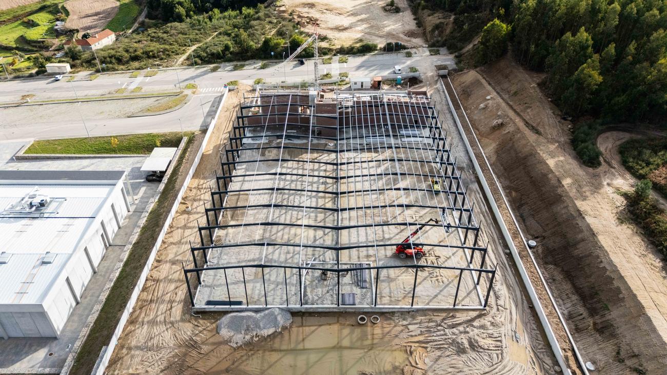 Estrutura metálica do pavilhão — Pavilhão Industrial de Recezinhos, Penafiel