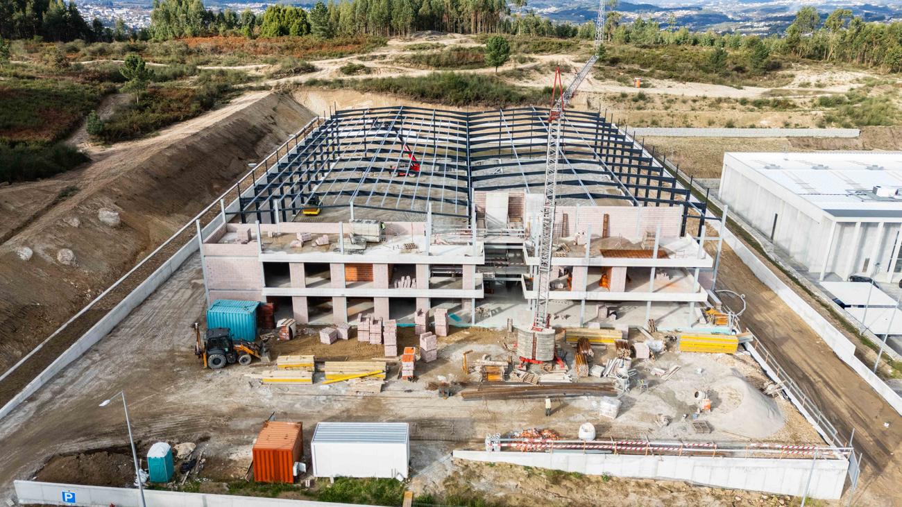 Edifício de apoio e estrutura do pavilhão — Pavilhão Industrial de Recezinhos, Penafiel